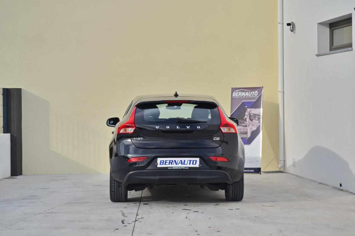 volvo-v40-2016-diesel-2000cc