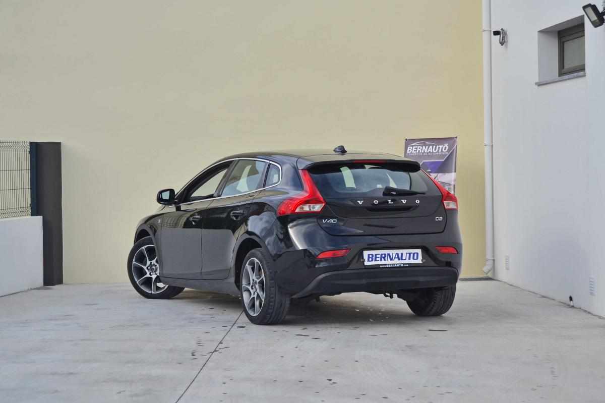 volvo-v40-2016-diesel-2000cc