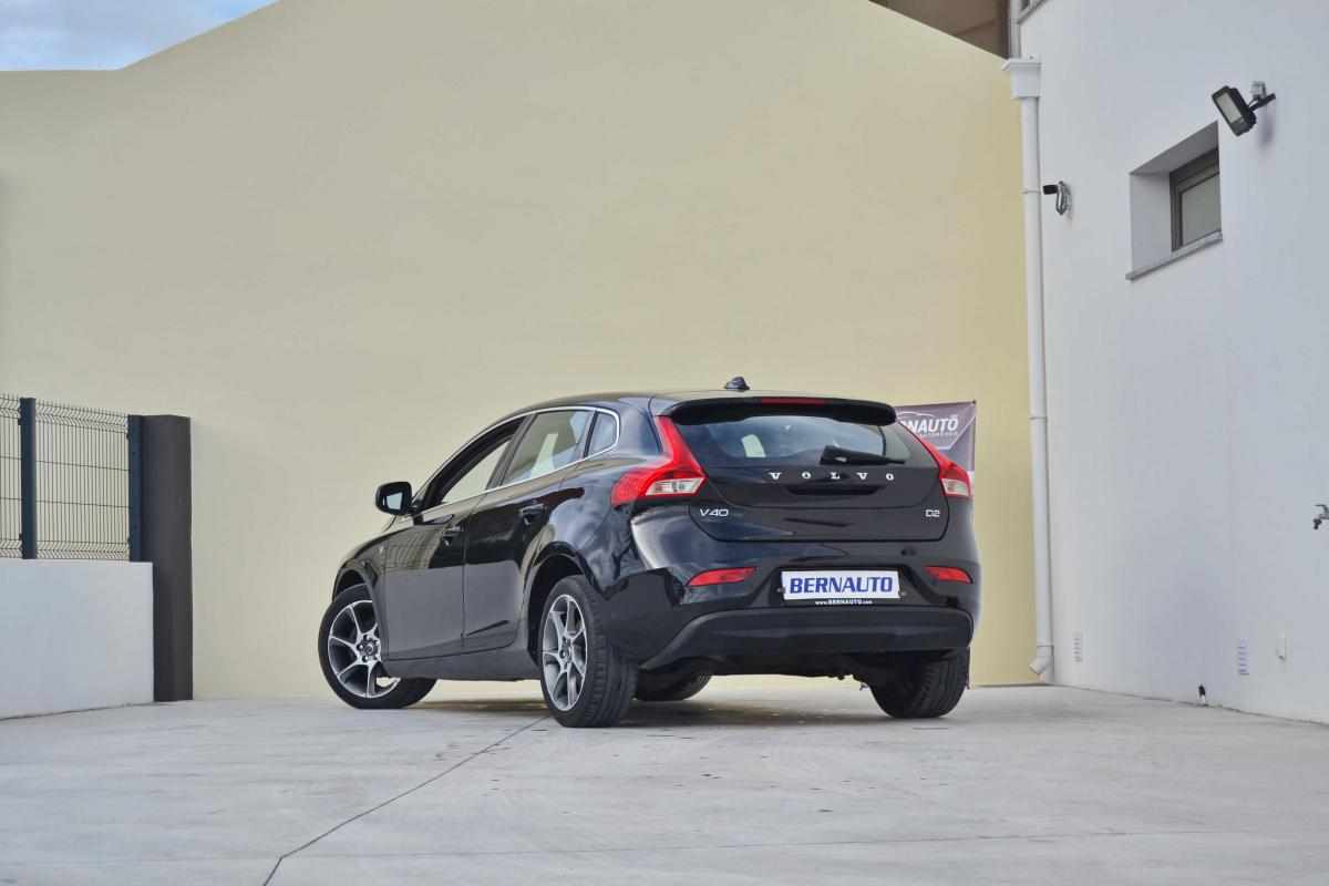 volvo-v40-2016-diesel-2000cc