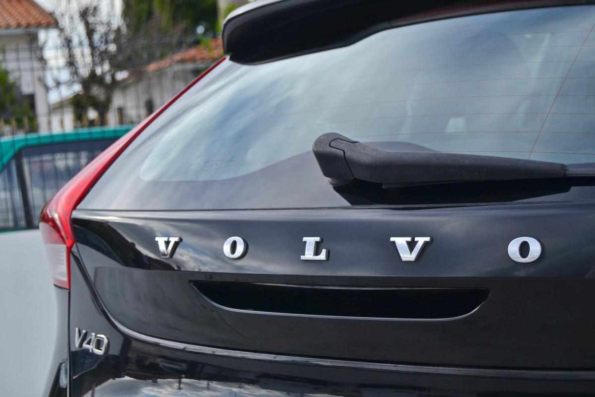 volvo-v40-2016-diesel-2000cc
