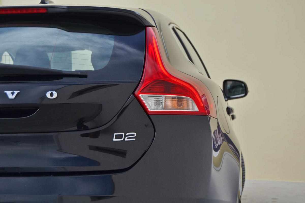 volvo-v40-2016-diesel-2000cc