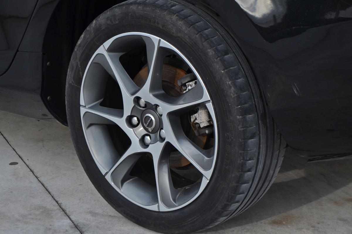 volvo-v40-2016-diesel-2000cc