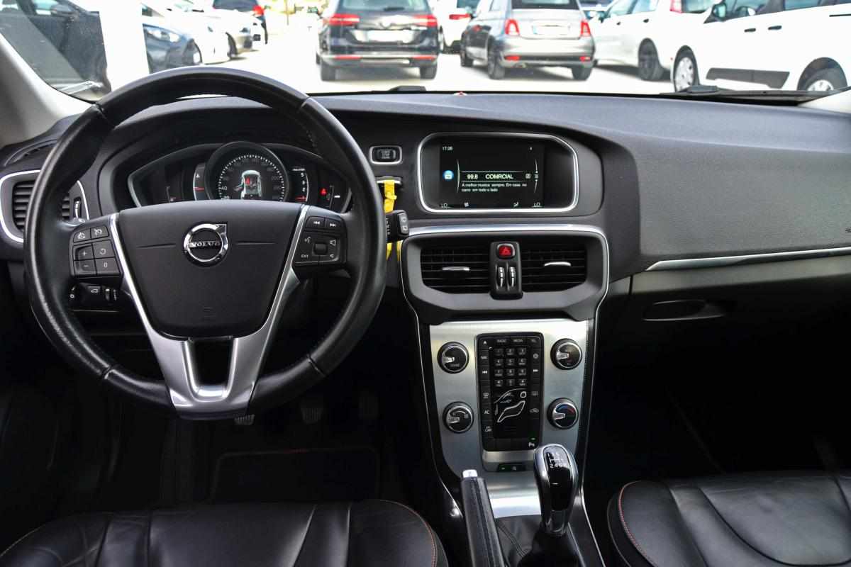 volvo-v40-2016-diesel-2000cc