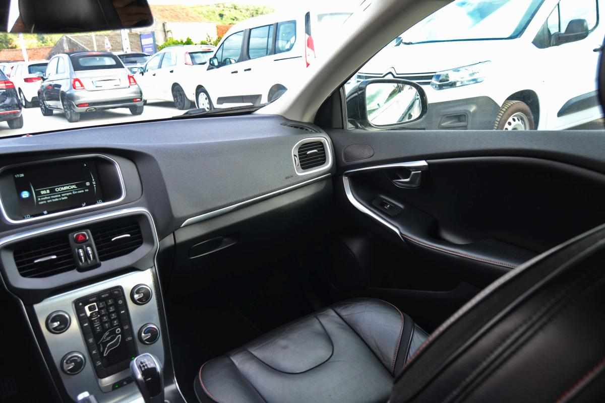volvo-v40-2016-diesel-2000cc
