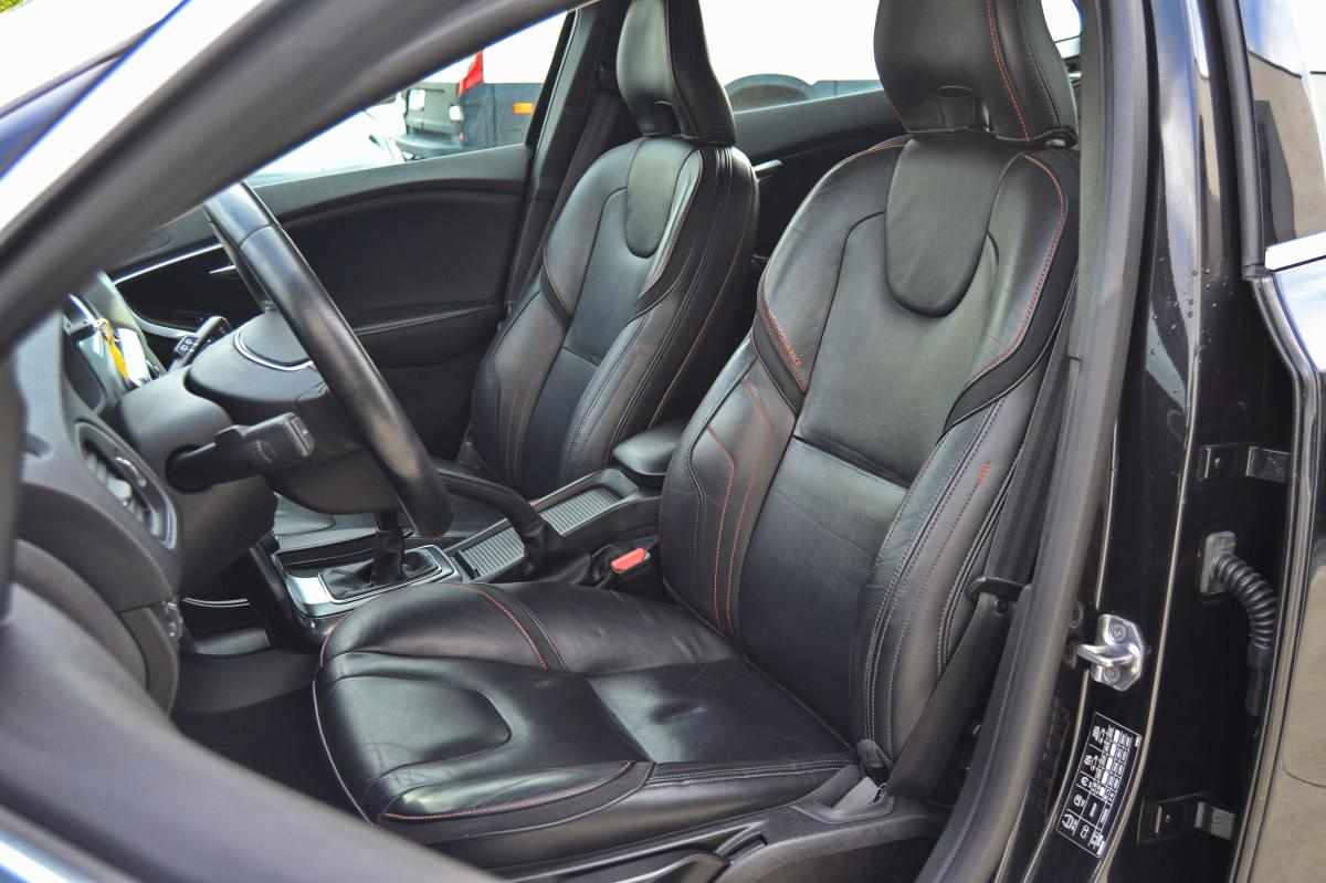 volvo-v40-2016-diesel-2000cc
