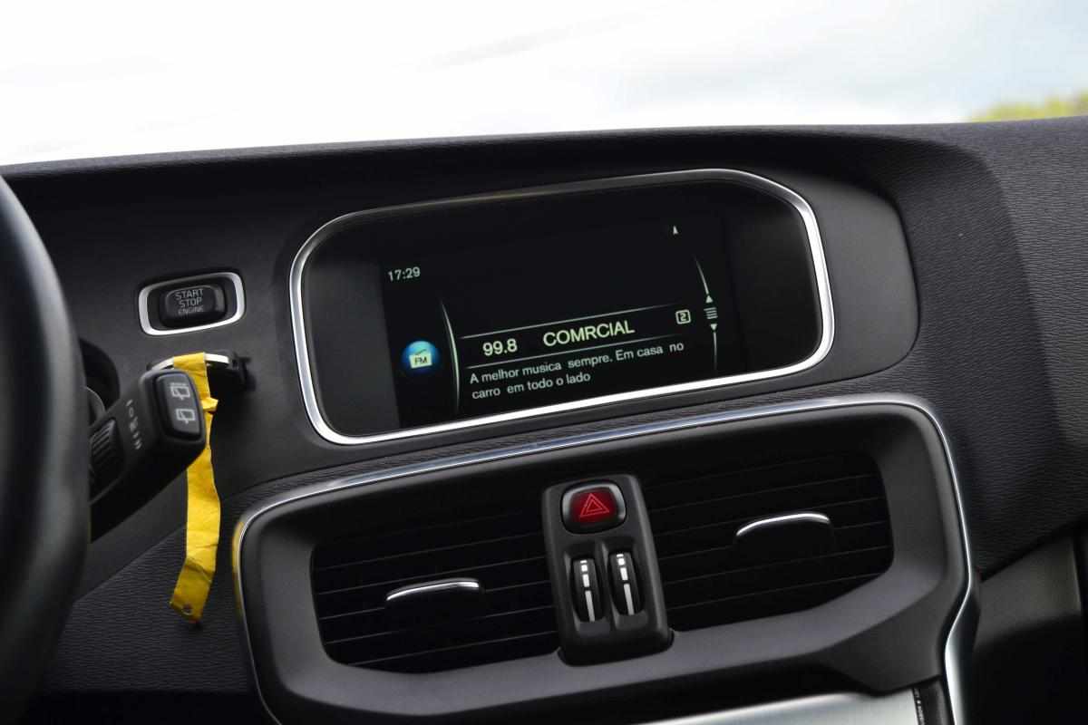 volvo-v40-2016-diesel-2000cc