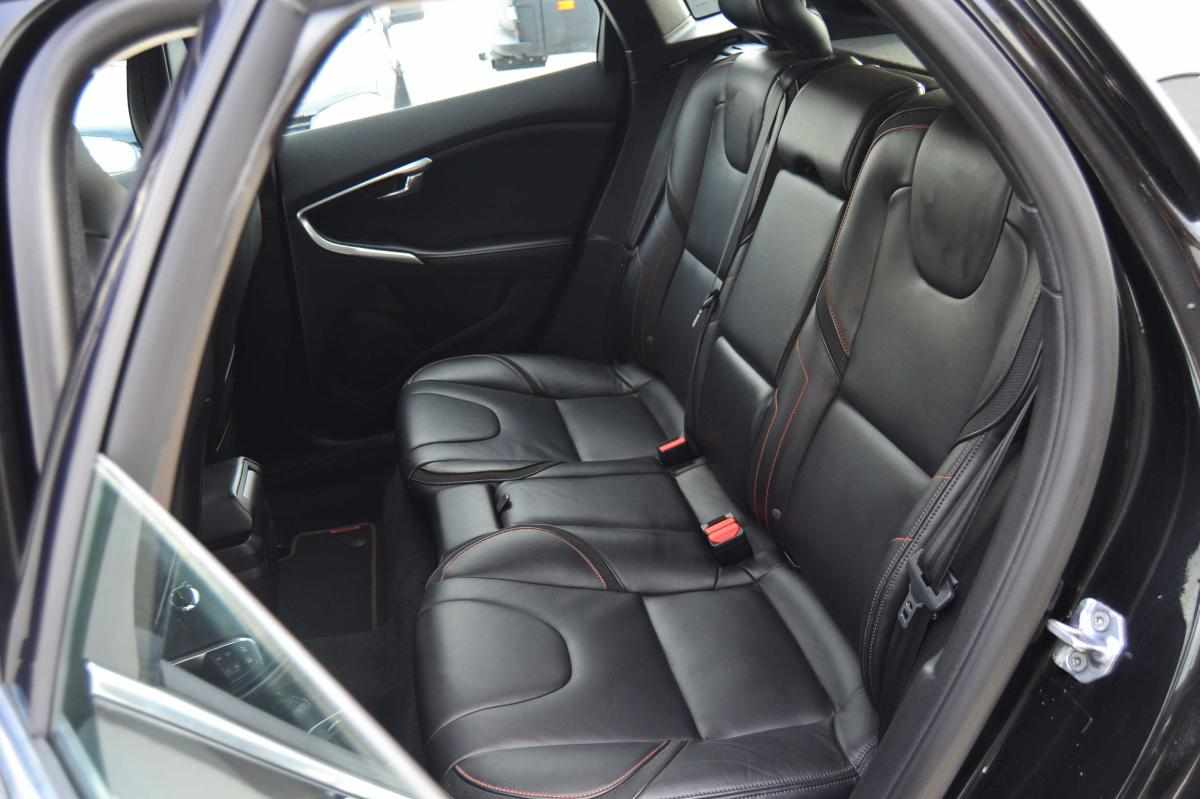 volvo-v40-2016-diesel-2000cc