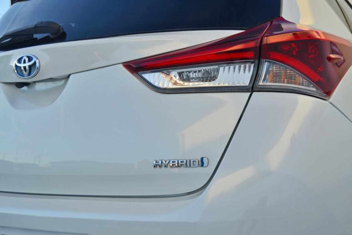 toyota-auris-1-8hsd-2017-hibrido-1800cc