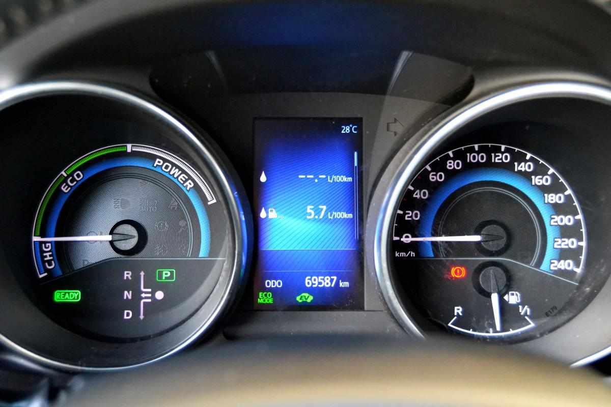 toyota-auris-1-8hsd-2017-hibrido-1800cc
