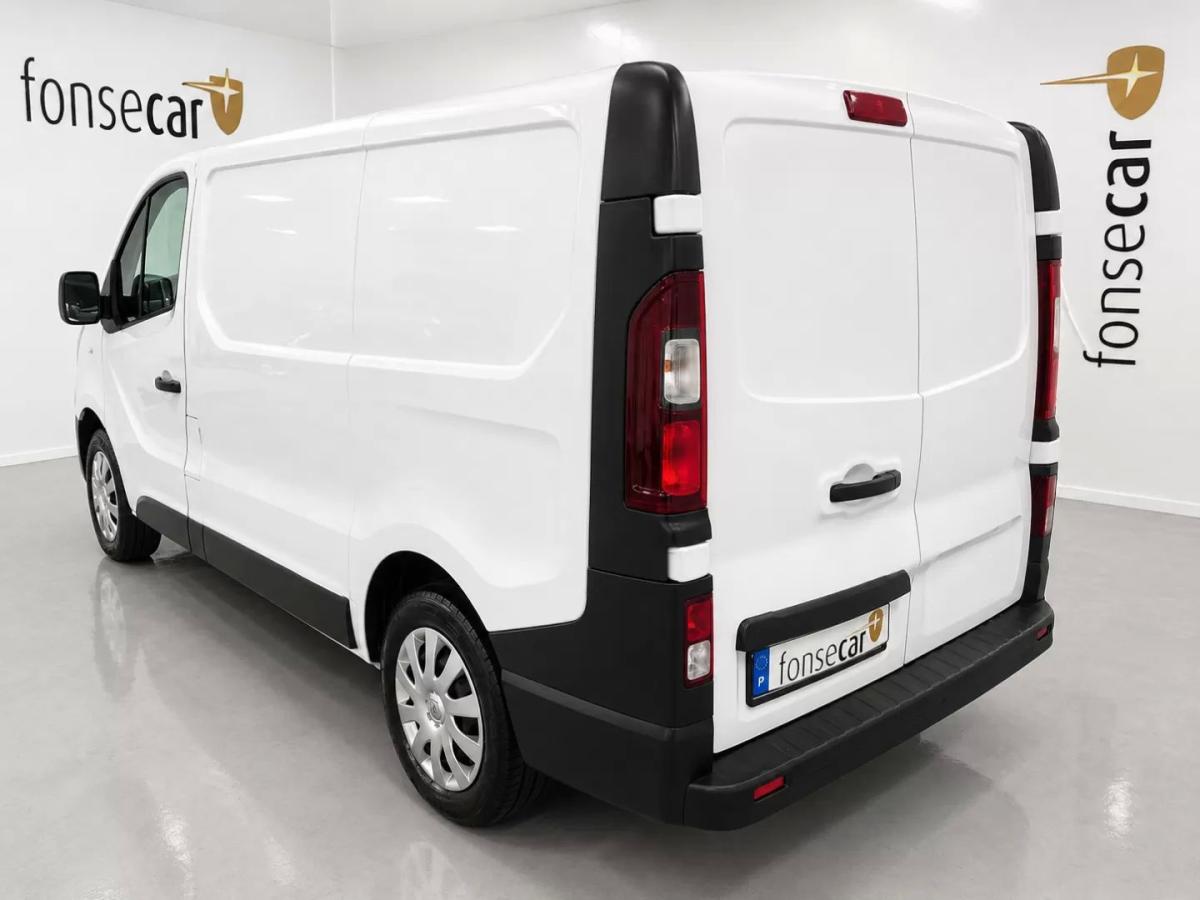 renault-trafic-2023-diesel-1598cc
