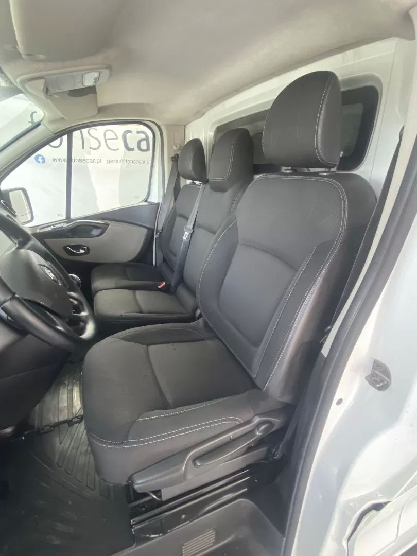 renault-trafic-2023-diesel-1598cc