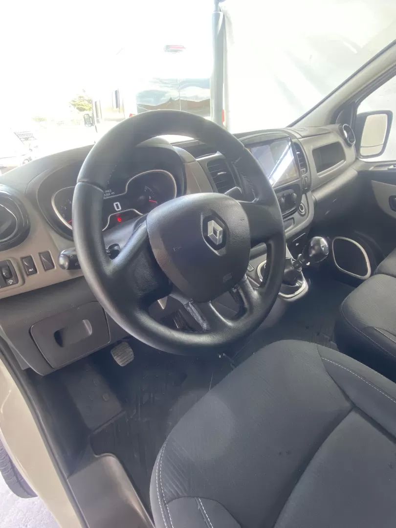 renault-trafic-2023-diesel-1598cc