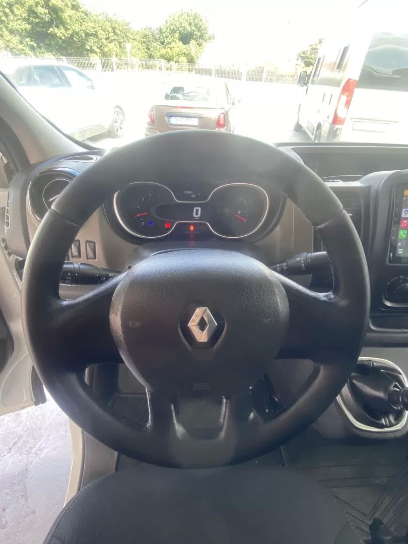 renault-trafic-2023-diesel-1598cc