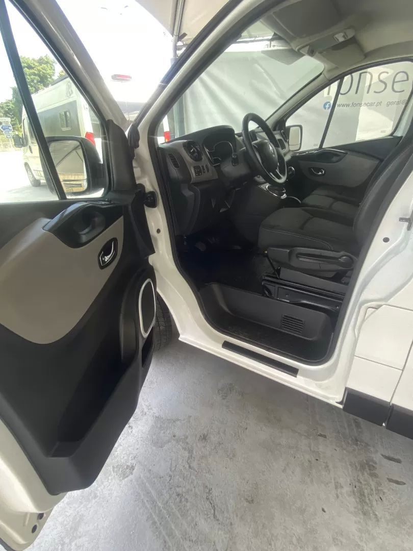 renault-trafic-2023-diesel-1598cc