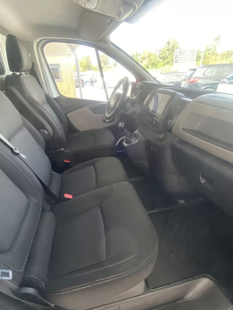 renault-trafic-2023-diesel-1598cc