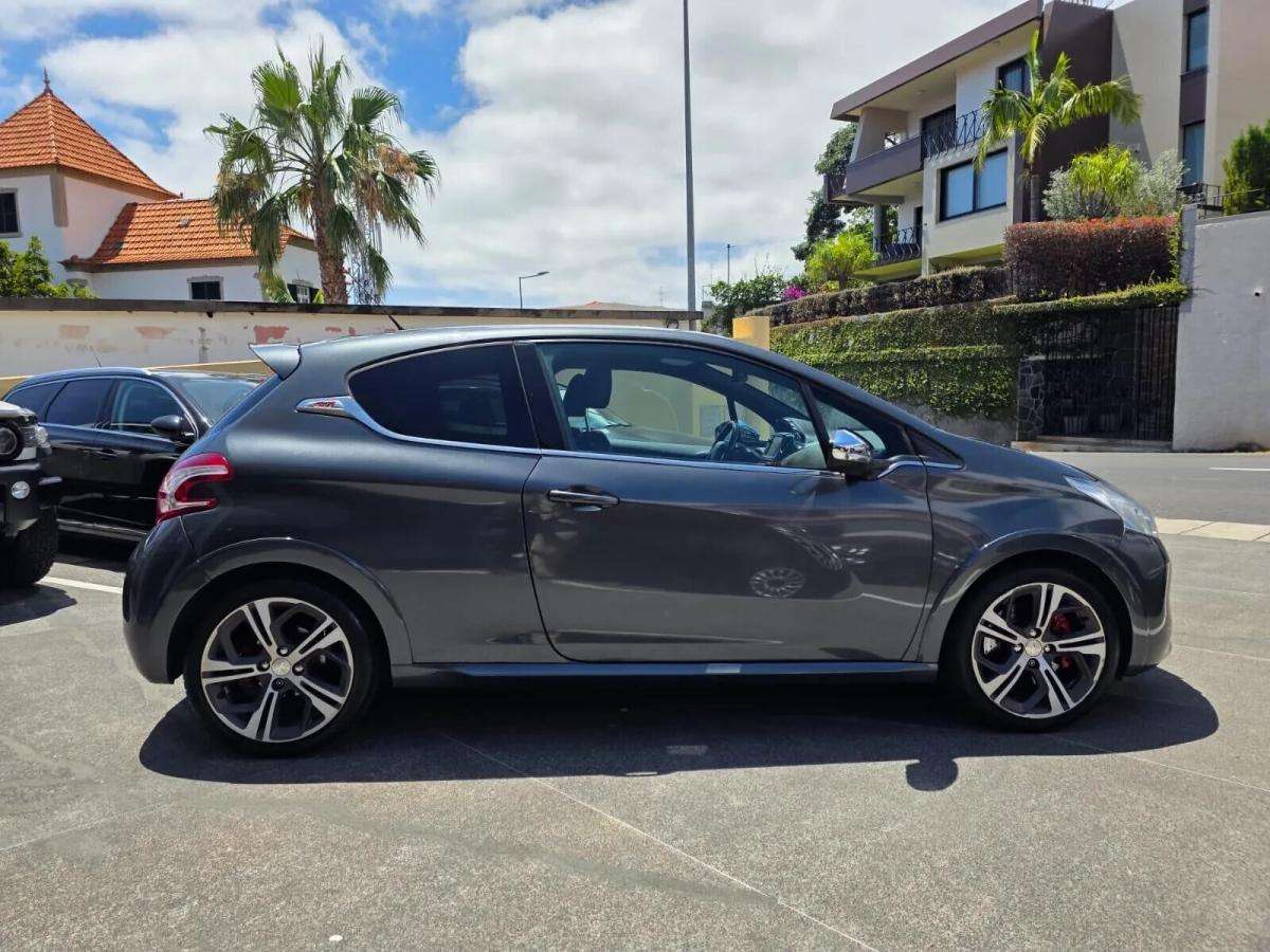 peugeot-208-2013-gasolina-1598cc