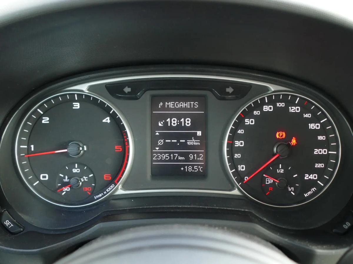 audi-a1-2011-diesel-1598cc