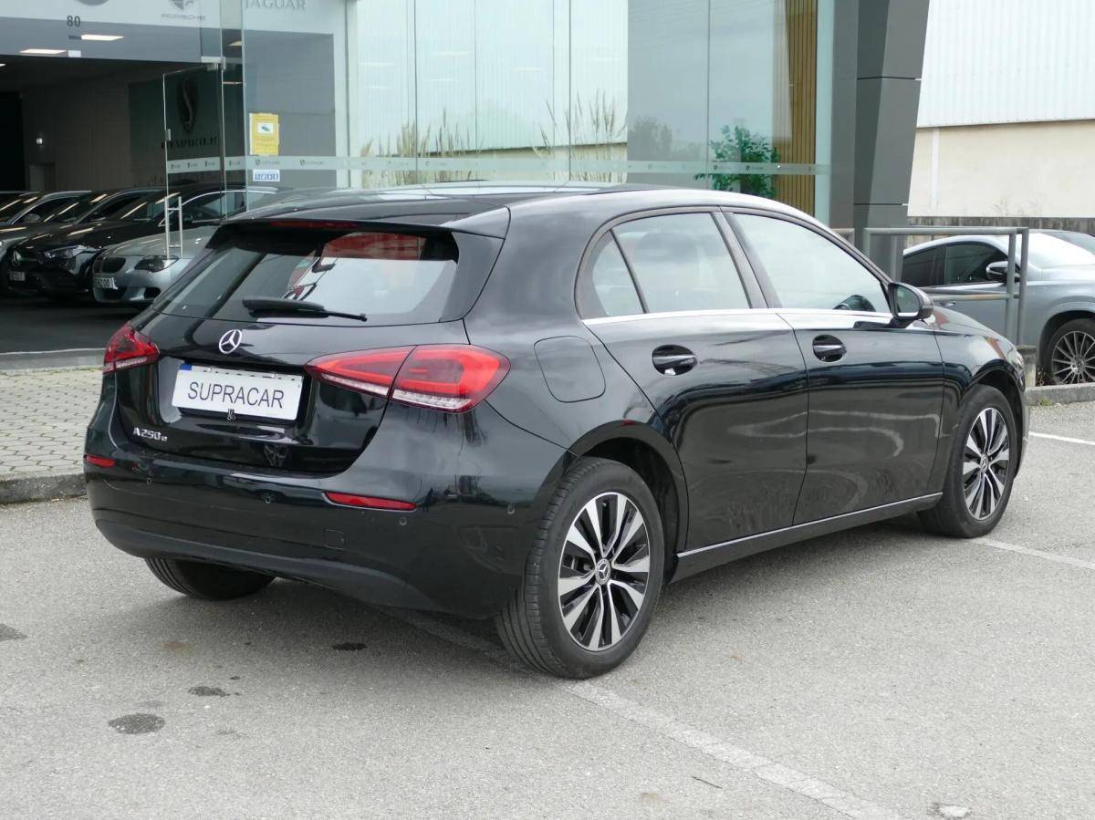 mercedes-benz-classe-a-2022-hibrido-a-gasolina-1332cc