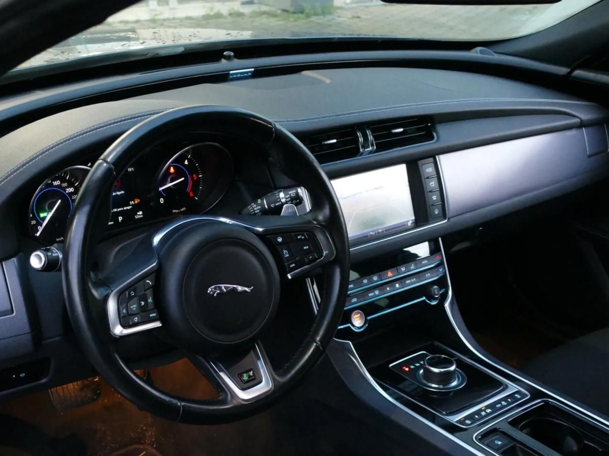 jaguar-xf-sportbrake-2018-diesel-1999cc