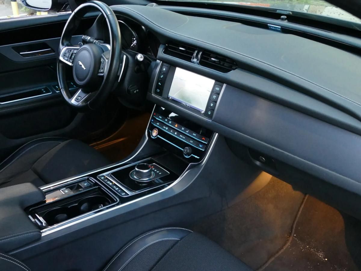 jaguar-xf-sportbrake-2018-diesel-1999cc