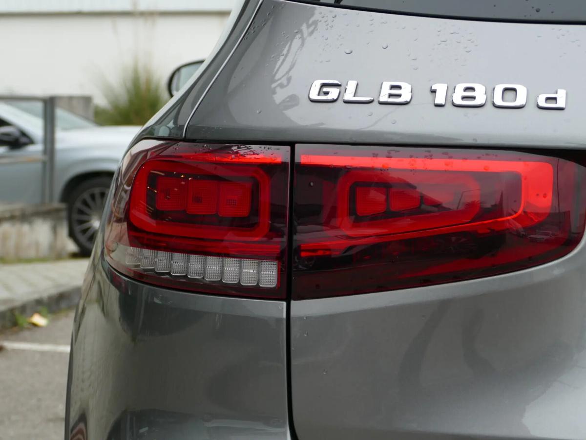 mercedes-benz-glb-glb-180-d-amg-line-2021-diesel-1950cc
