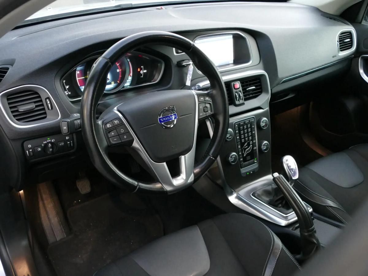 volvo-v40-2013-diesel-1560cc