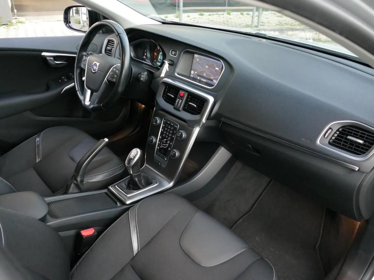 volvo-v40-2013-diesel-1560cc