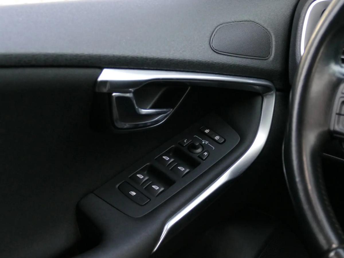 volvo-v40-2013-diesel-1560cc