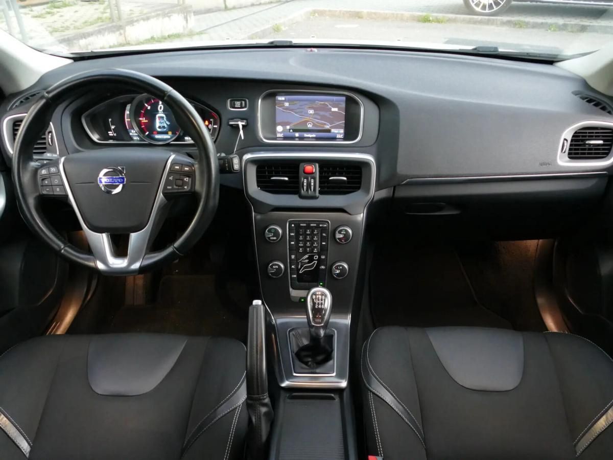 volvo-v40-2013-diesel-1560cc