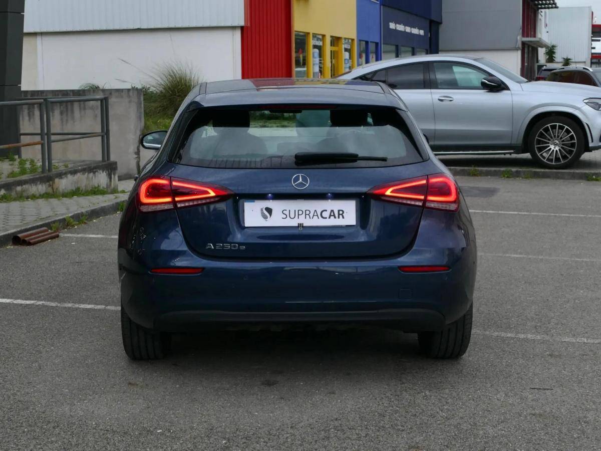 mercedes-benz-classe-a-2022-hibrido-a-gasolina-1332cc