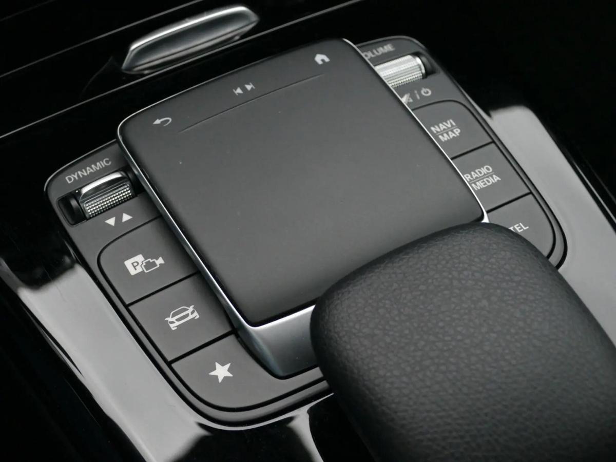 mercedes-benz-classe-a-2022-hibrido-a-gasolina-1332cc