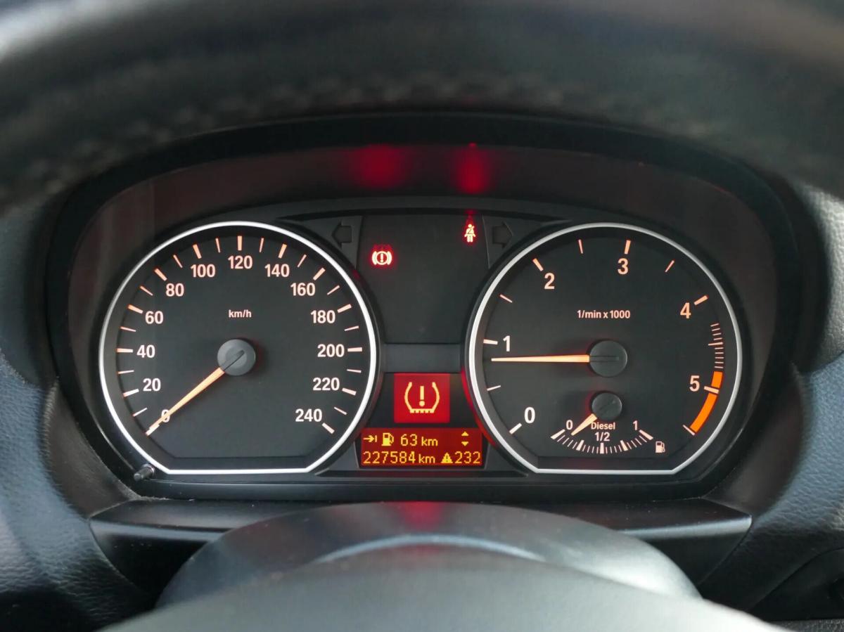 bmw-serie-1-118d-coupe-2013-diesel-1995cc