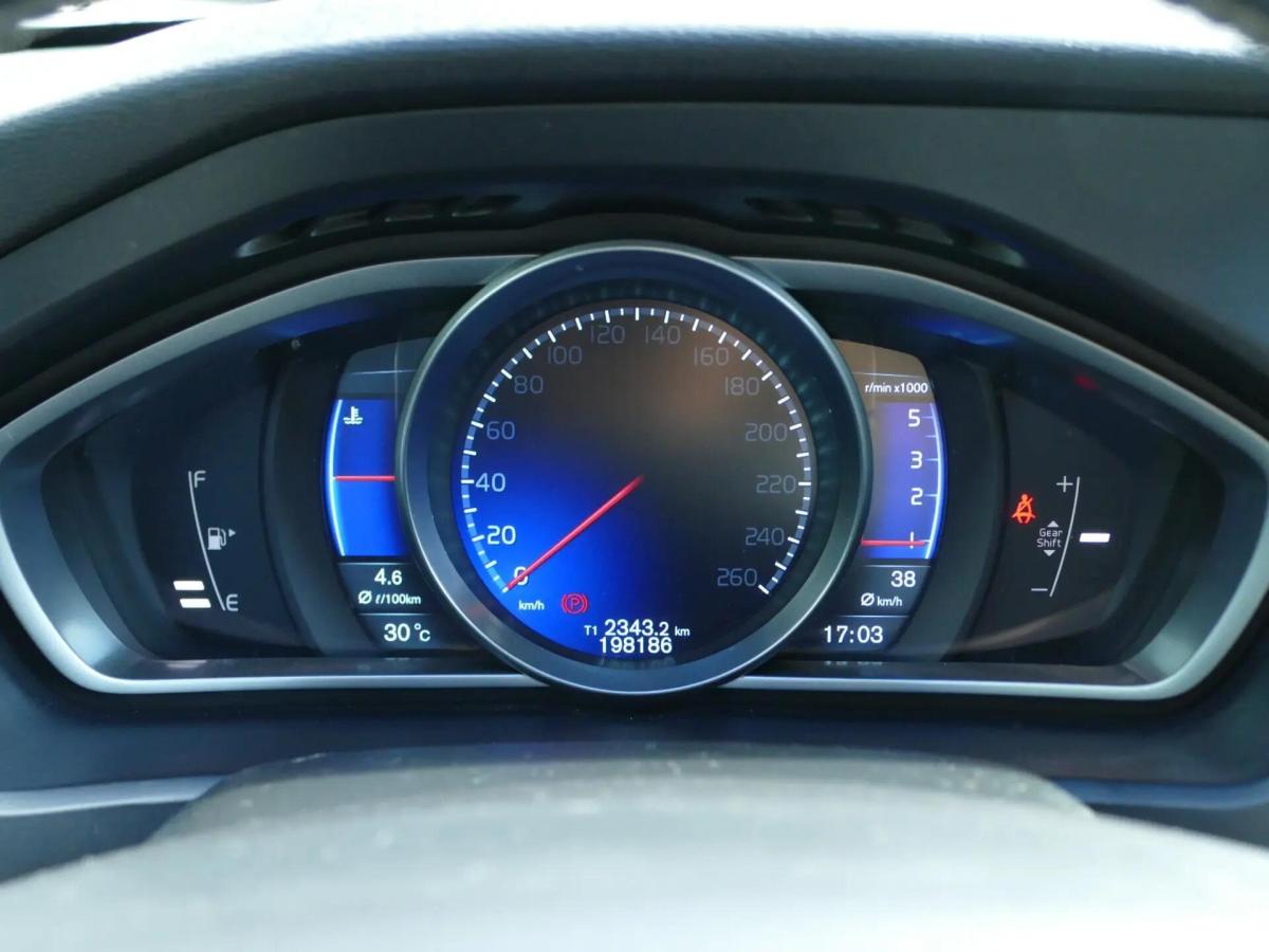 volvo-v40-2014-diesel-1560cc