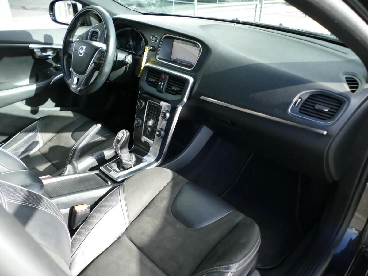 volvo-v40-2014-diesel-1560cc