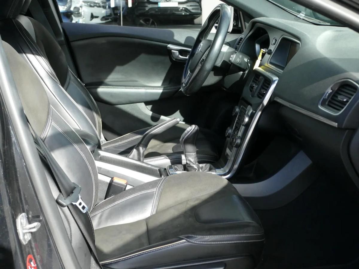 volvo-v40-2014-diesel-1560cc