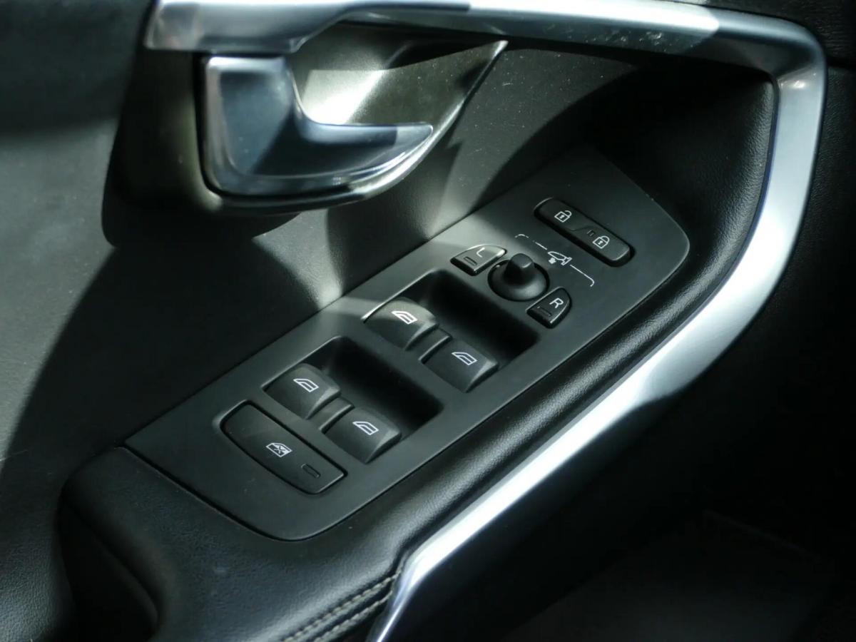 volvo-v40-2014-diesel-1560cc