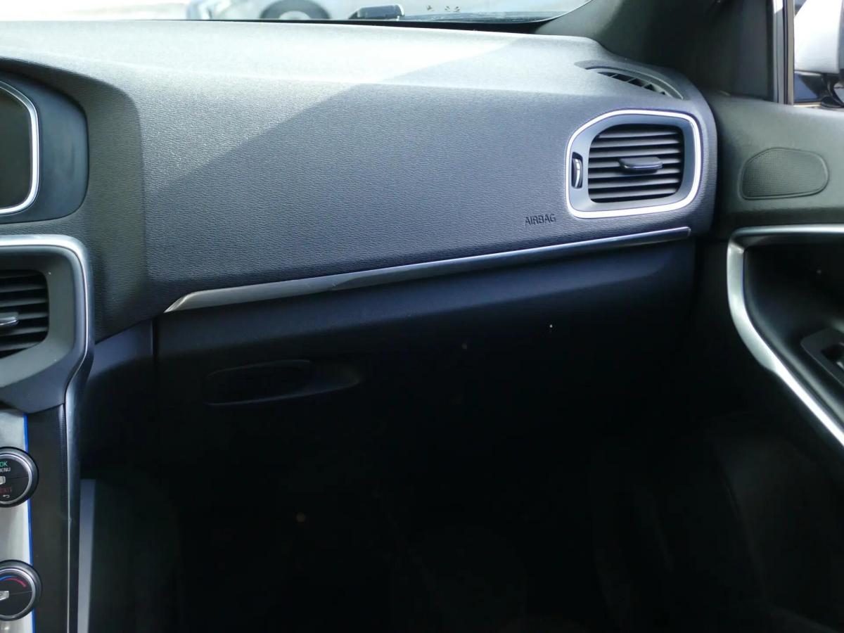 volvo-v40-2014-diesel-1560cc