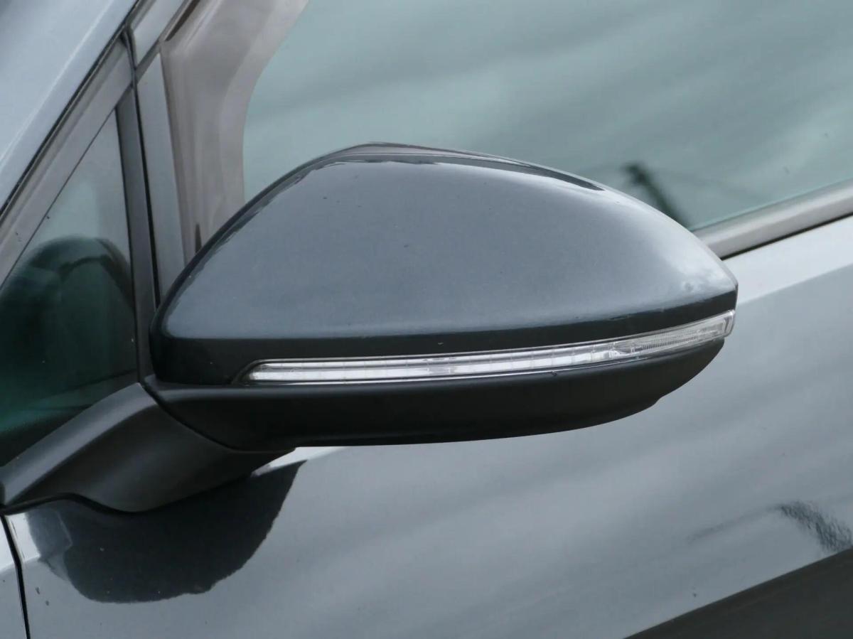 volkswagen-golf-variant-2016-diesel-1968cc
