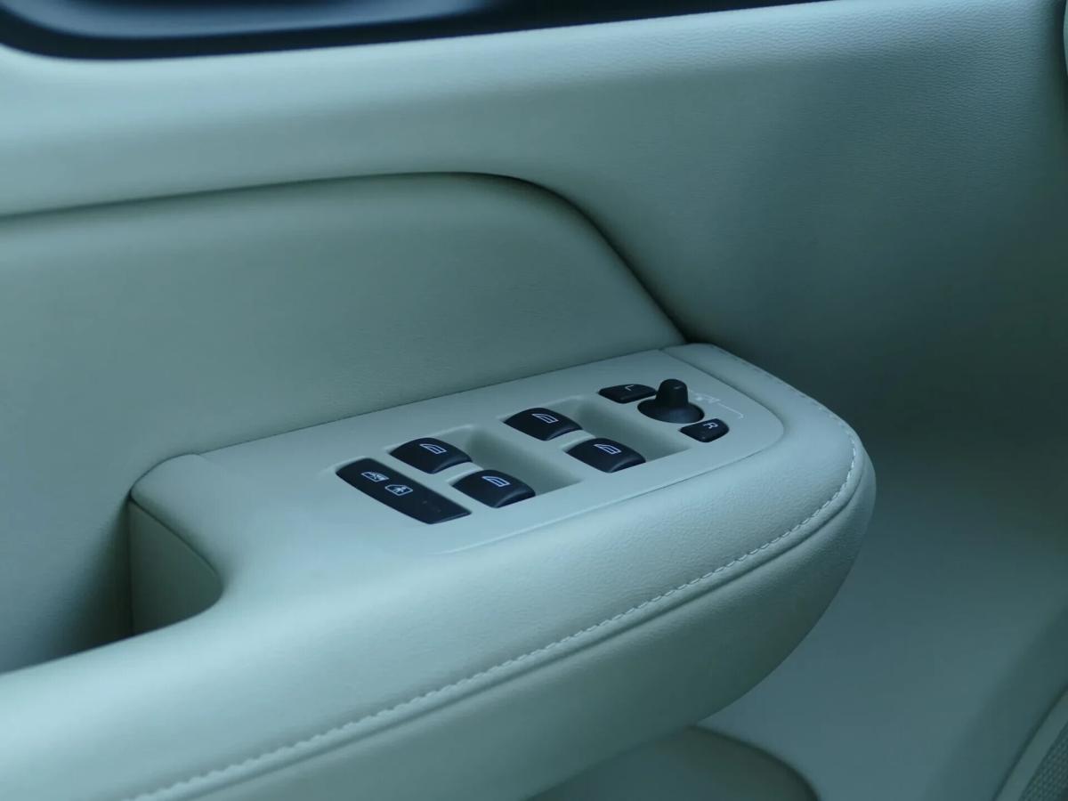 volvo-v60-2023-hibrido-a-gasolina-1969cc