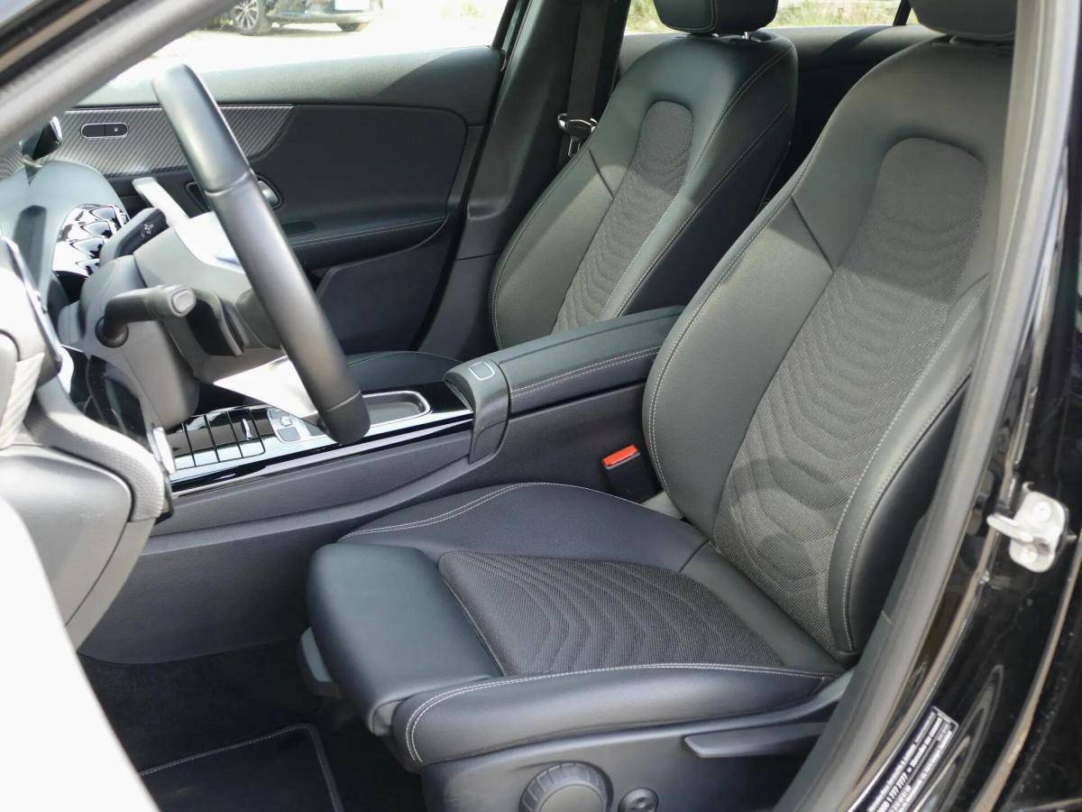 mercedes-benz-classe-a-2023-hibrido-a-gasolina-1332cc
