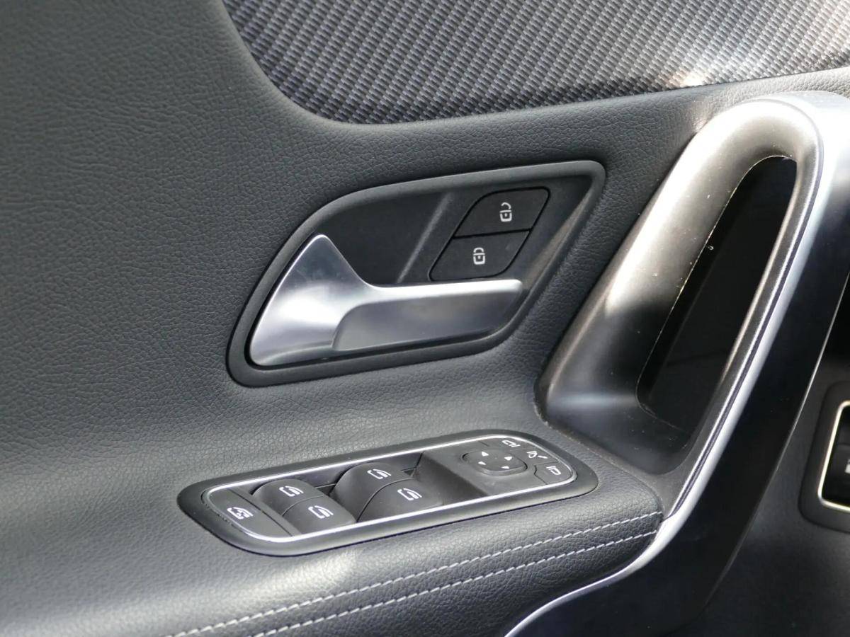 mercedes-benz-classe-a-2023-hibrido-a-gasolina-1332cc