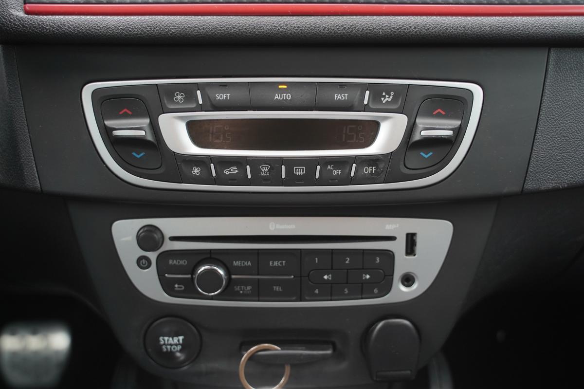 renault-megane-sport-tourer-2014-diesel-1461cc