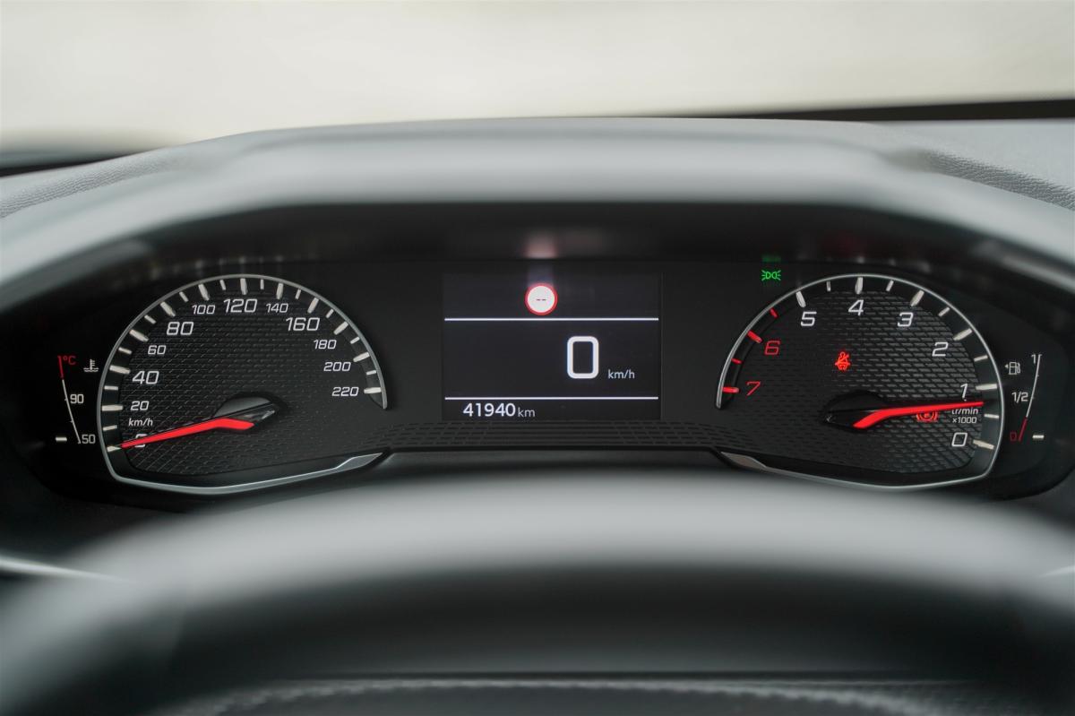 peugeot-208-2024-gasolina-1199cc