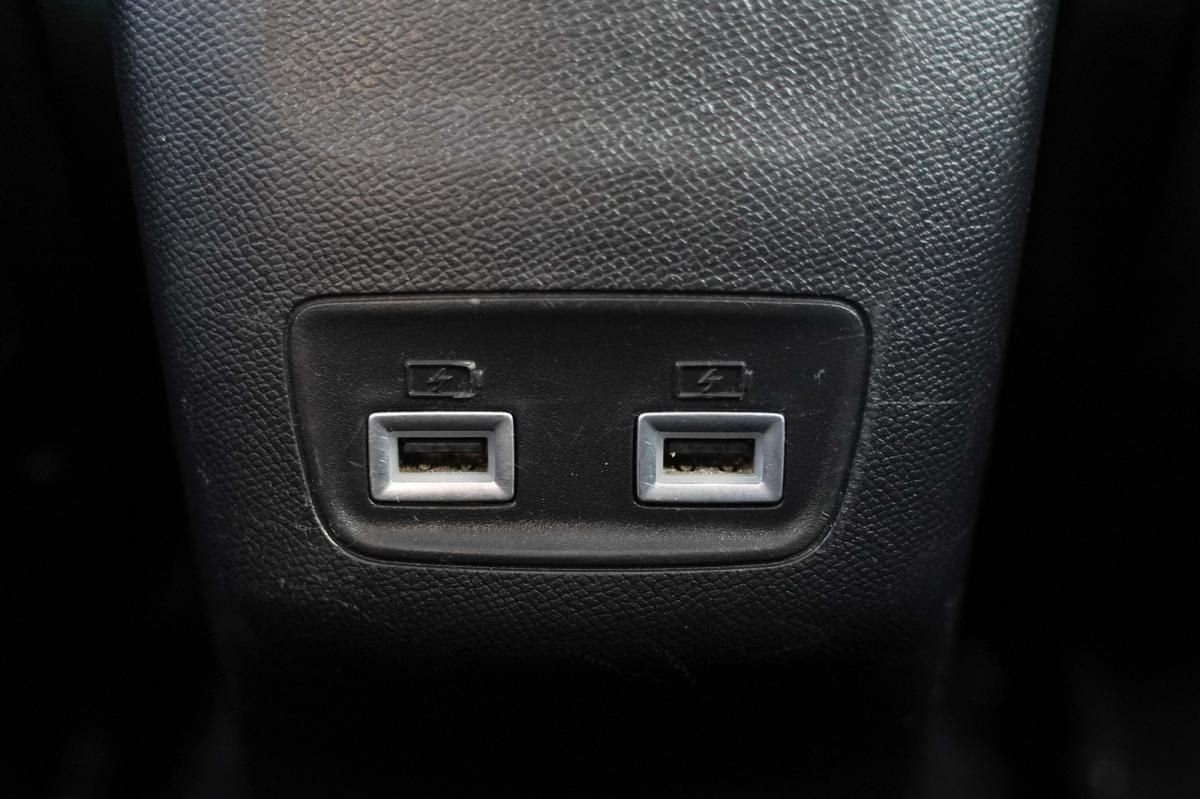 peugeot-208-2022-eletrico-500cc