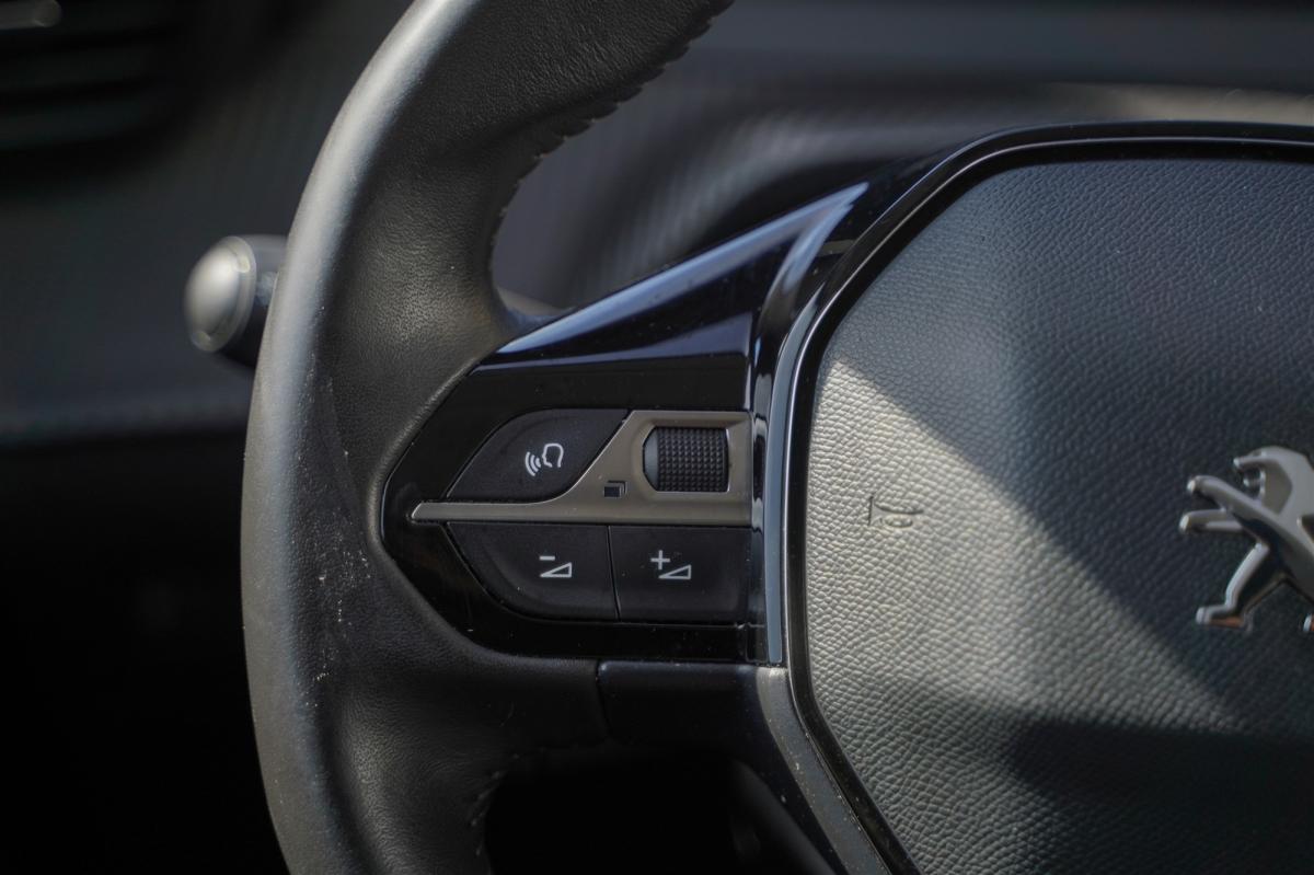 peugeot-208-2022-eletrico-500cc