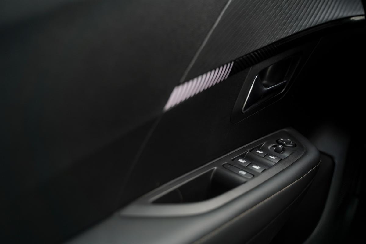 peugeot-208-2024-hibrido-a-gasolina-1199cc