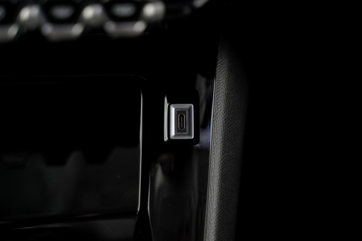 peugeot-208-2024-hibrido-a-gasolina-1199cc