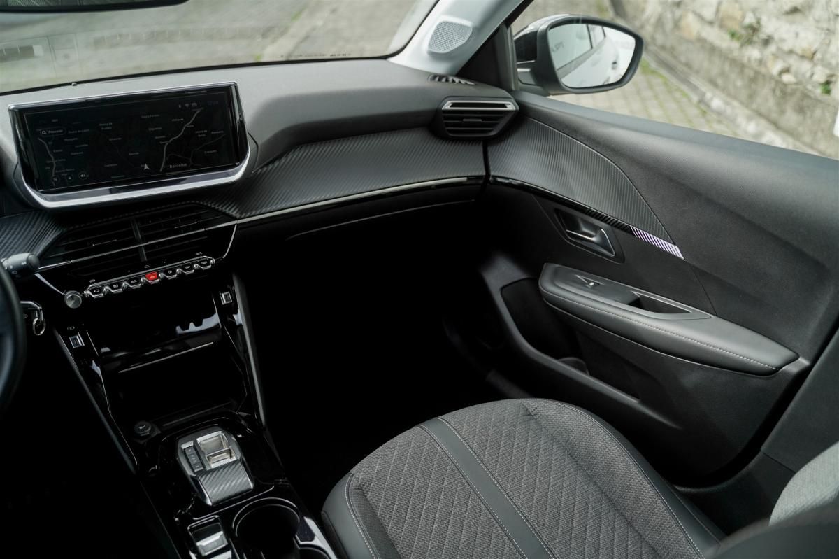 peugeot-208-2024-hibrido-a-gasolina-1199cc