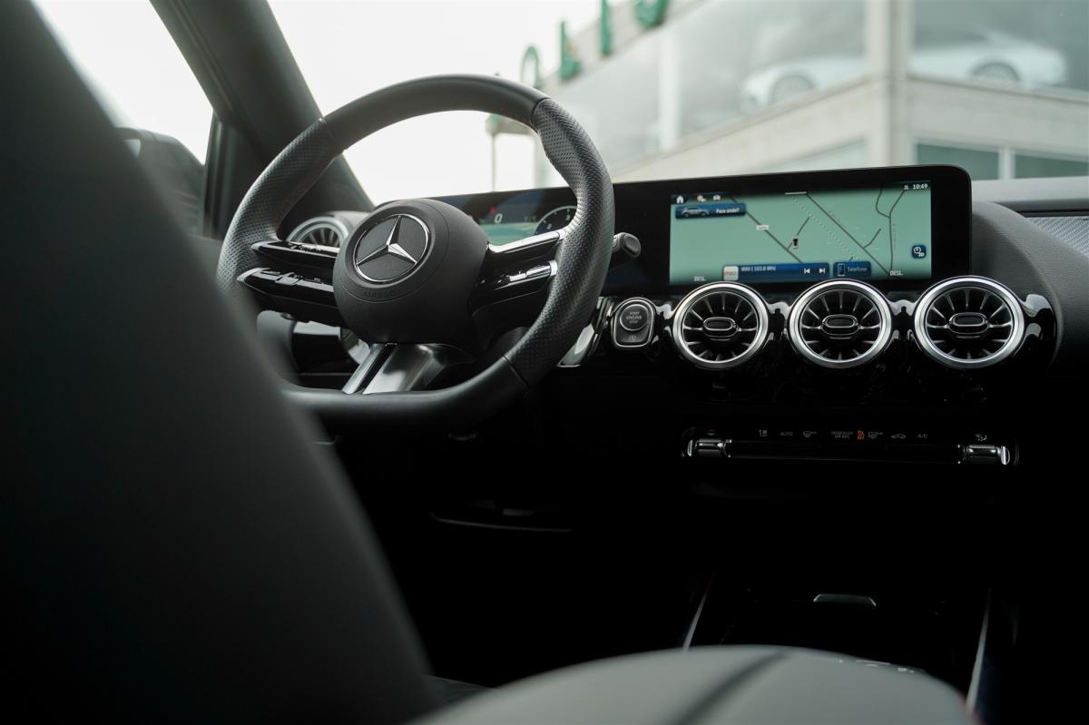 mercedes-benz-gla-2025-diesel-1950cc