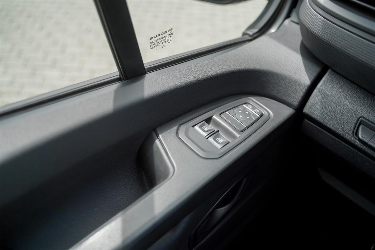 renault-trafic-2023-diesel-1997cc